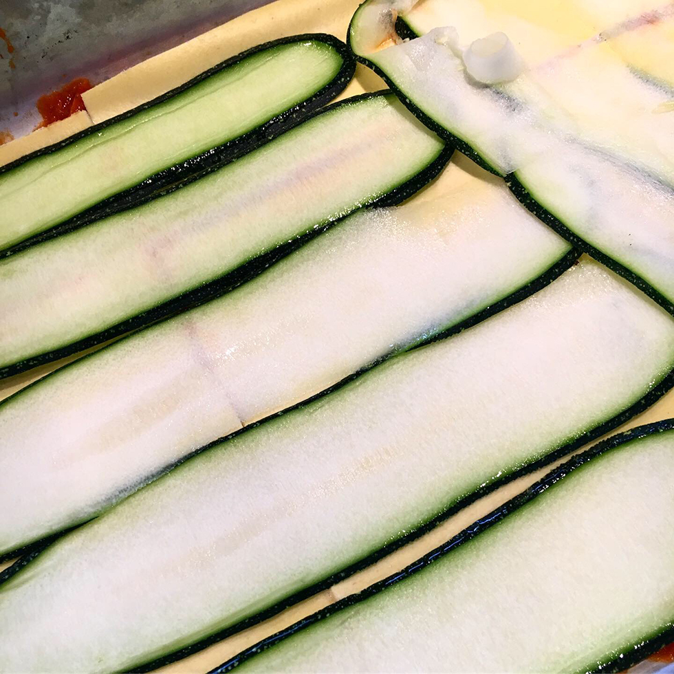 Vegetarisk linslasagne med ajvar relish och zucchini