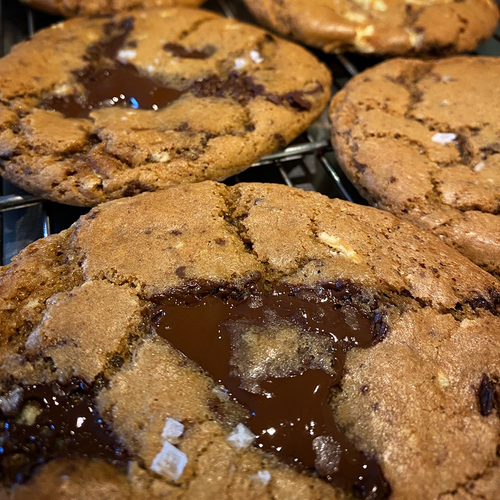 Chocolate chip cookies med surdeg och brynt smör