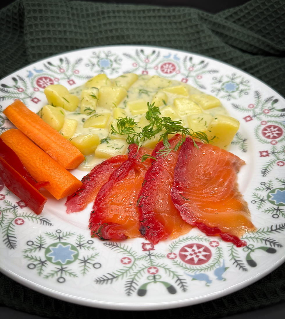 Rödbetsgravad lax med dillstuvad potatis